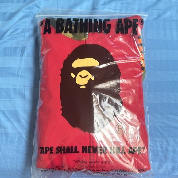 Bape 1st edition Hoodie Red - Picture 2 of 3